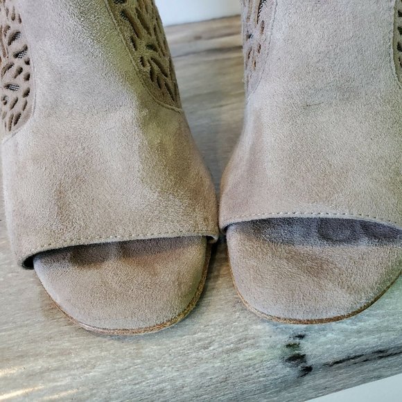 DVF Suede Peep Toe Heels 4"Taupe - Picture 8 of 12